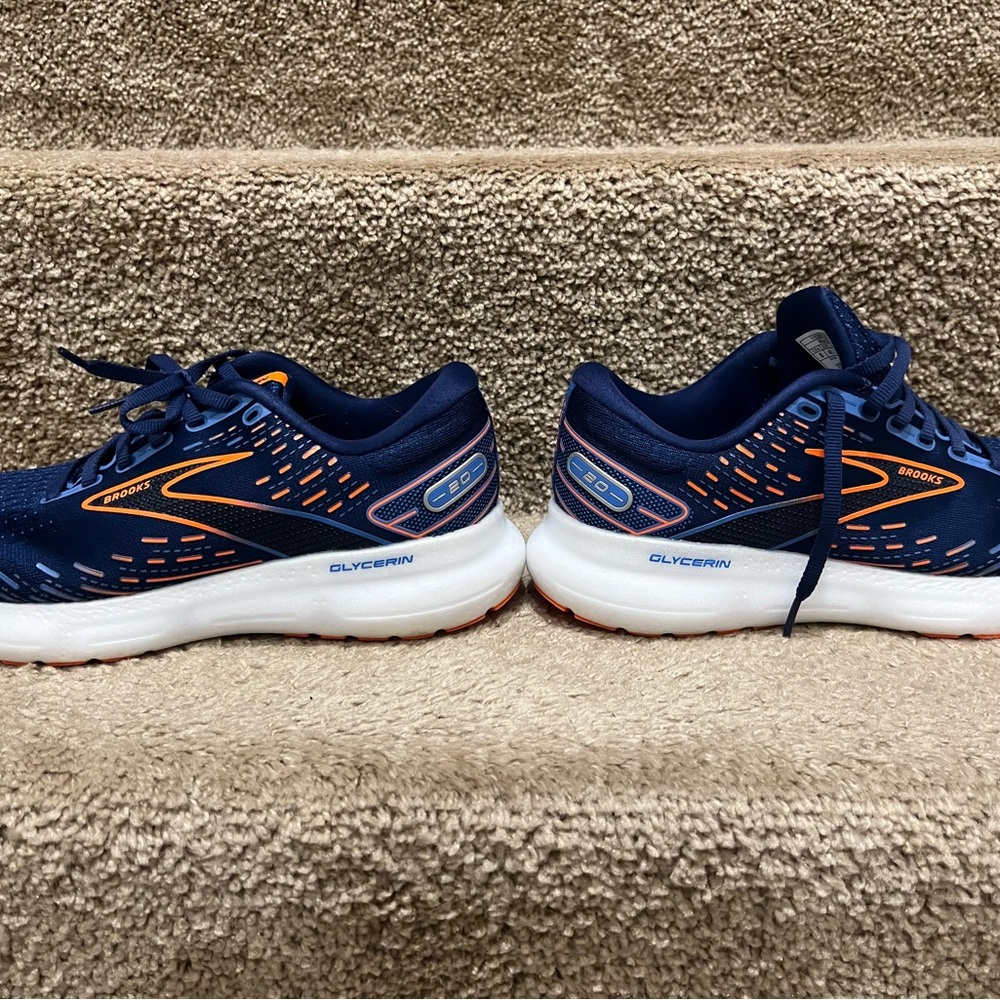 Brooks running shoes - Picture 2 of 6